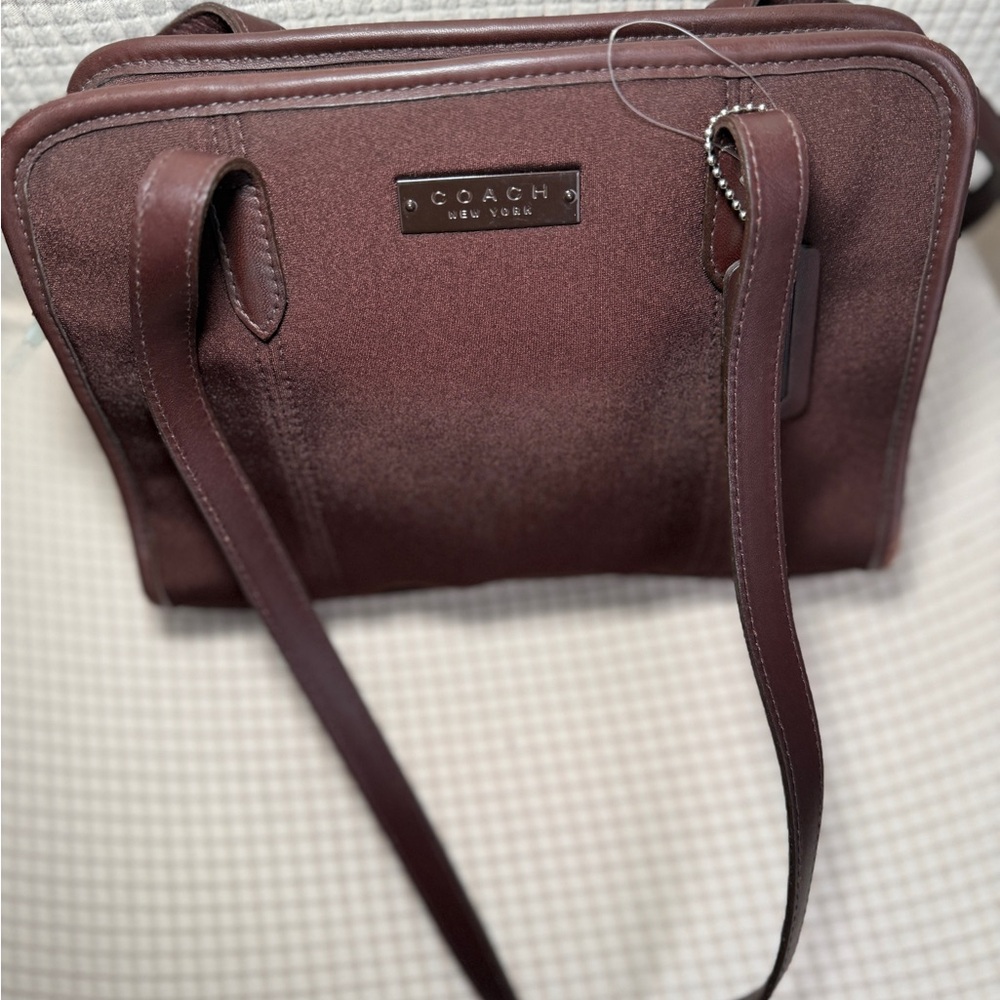 Authentic Coach Shoulder Bag in Brown
Smoke Free 
Pet Free
Serial# NºGBN-6214